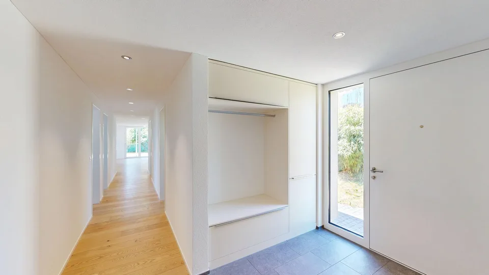 Ampio appartamento soleggiato / 242 m² di giardino privato / 2 posti auto inclusi – foto 11 di 14