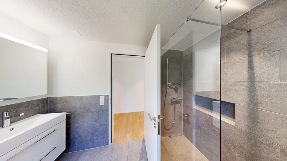 Ampio appartamento soleggiato / 242 m² di giardino privato / 2 posti auto inclusi – foto 10 di 14
