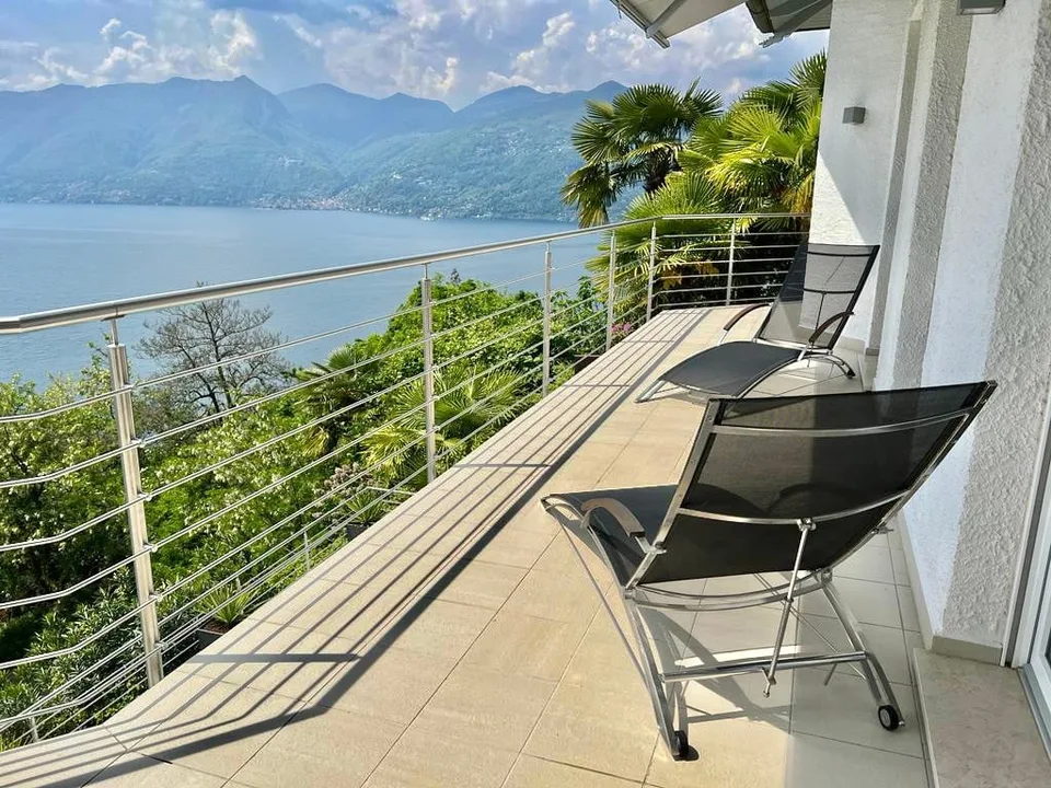 Luxuriöse Traumvilla in ruhiger und sonniger Südlage mit privatem Pool und Traumseeblick – Foto 12 von 18