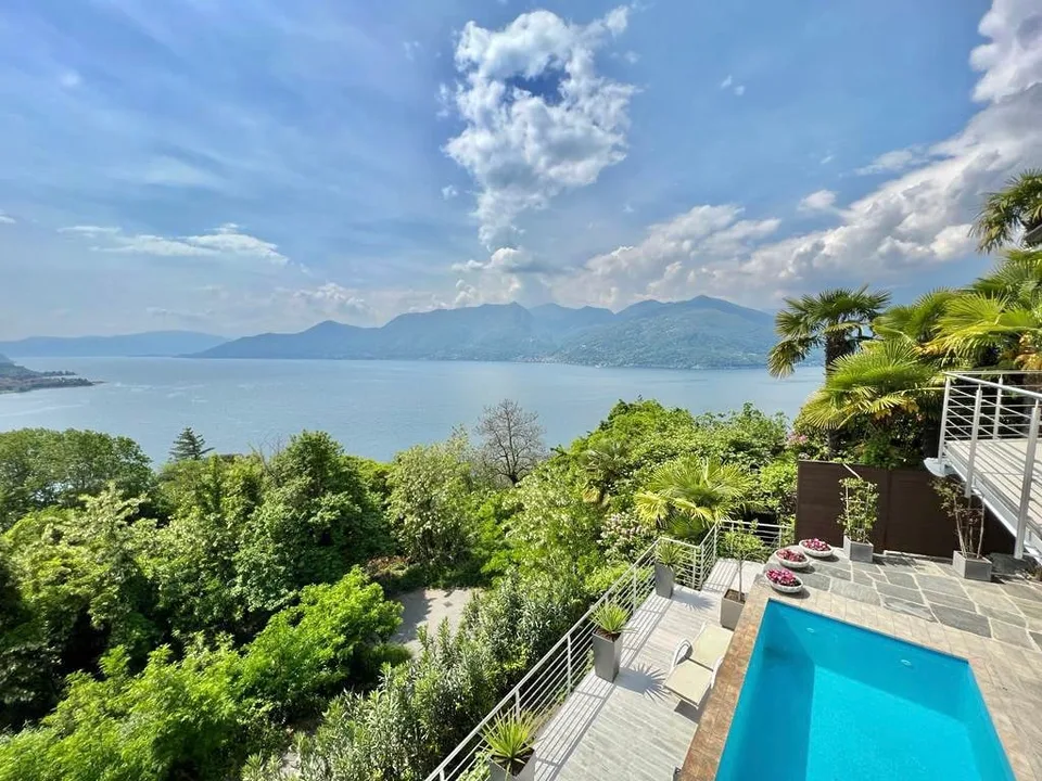 Luxuriöse Traumvilla in ruhiger und sonniger Südlage mit privatem Pool und Traumseeblick – Foto 14 von 18
