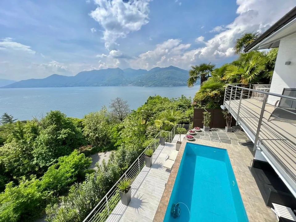 Luxuriöse Traumvilla in ruhiger und sonniger Südlage mit privatem Pool und Traumseeblick – Foto 15 von 18