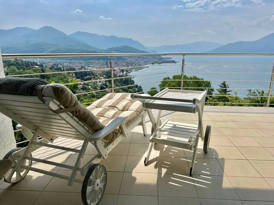 Luxuriöse Traumvilla in ruhiger und sonniger Südlage mit privatem Pool und Traumseeblick – Foto 13 von 18