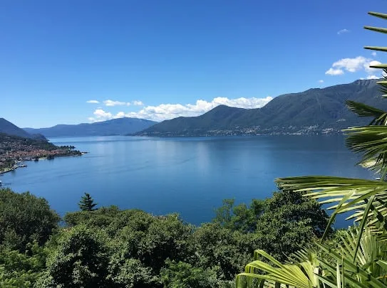 Luxuriöse Traumvilla in ruhiger und sonniger Südlage mit privatem Pool und Traumseeblick – Foto 18 von 18