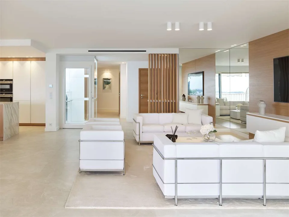 Penthouse avec terrasse sur le toit et vue sur mer