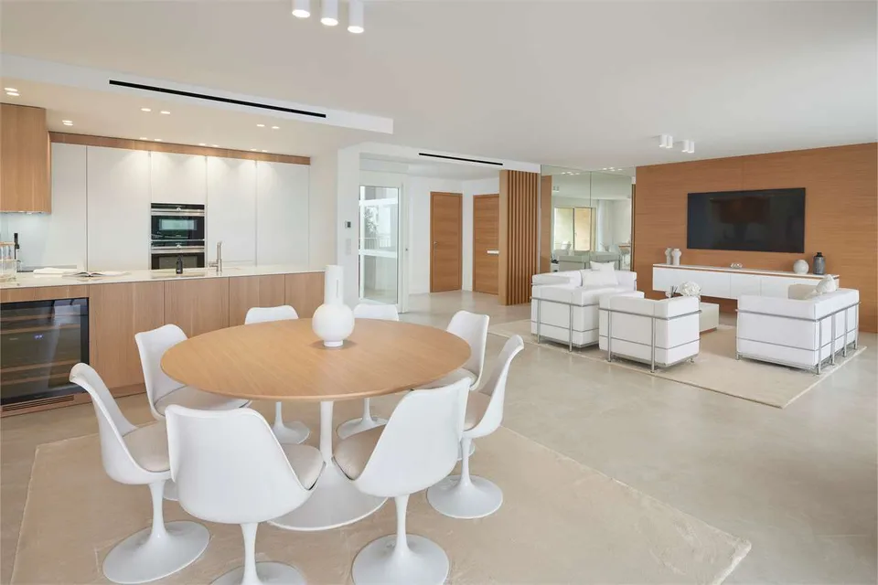 Penthouse avec terrasse sur le toit et vue sur mer – photo 8 sur 13