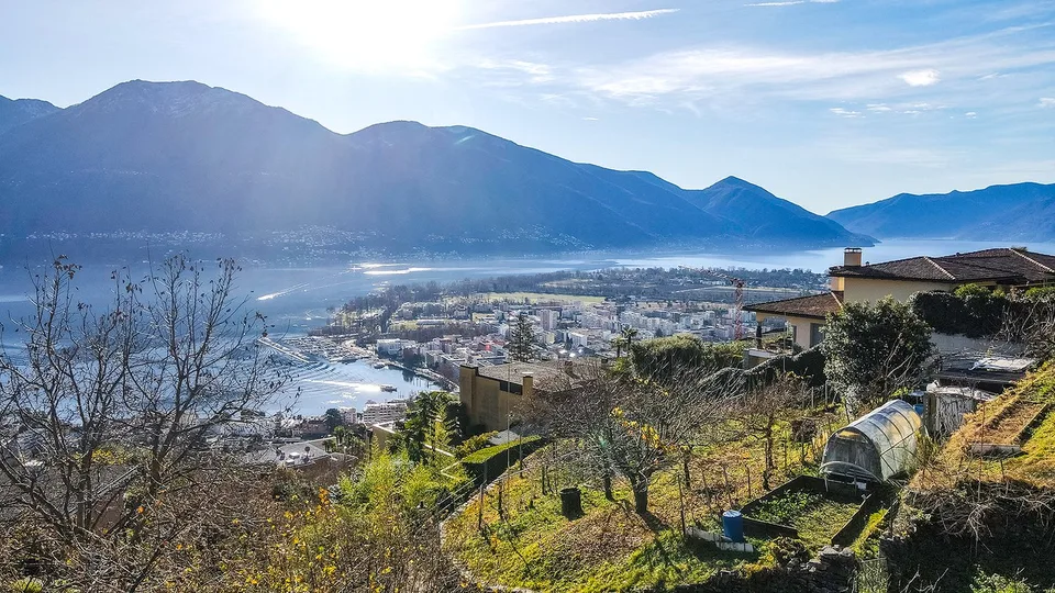 Terreno edificabile con splendida vista lago