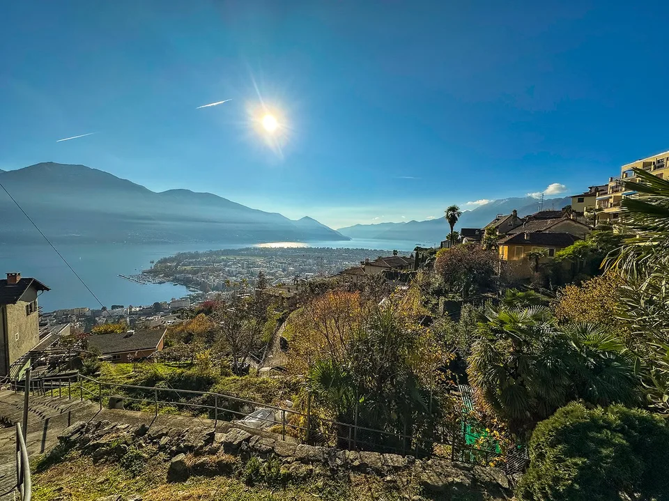 Terreno edificabile con splendida vista lago