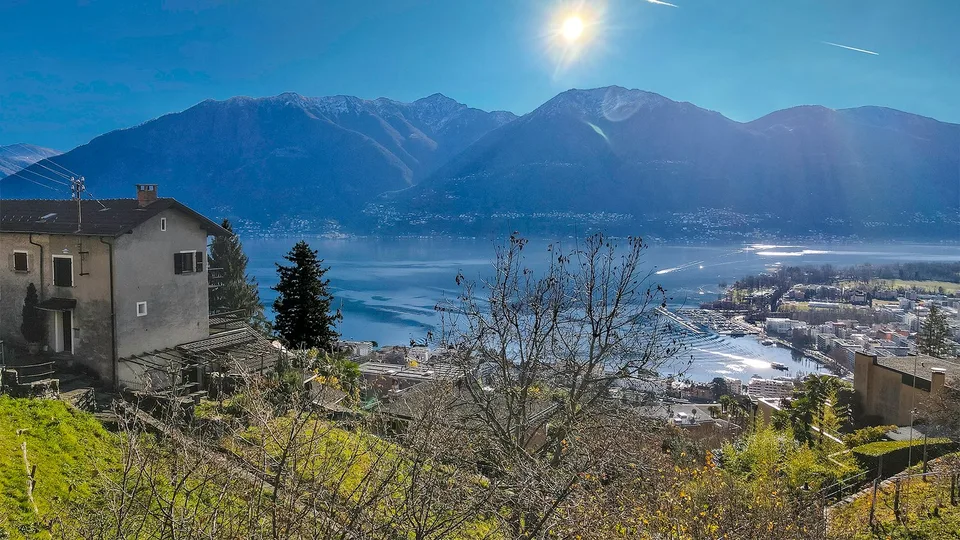 Terreno edificabile con splendida vista lago
