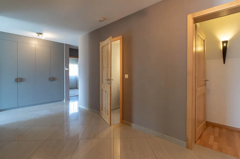 Prächtige 4,5-Zimmer-Wohnung in Mont-sur-Rolle – Foto 8 von 17