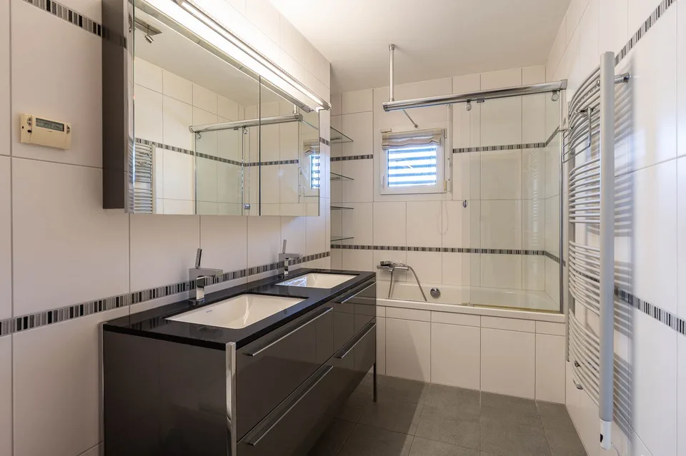 Prächtige 4,5-Zimmer-Wohnung in Mont-sur-Rolle – Foto 13 von 17