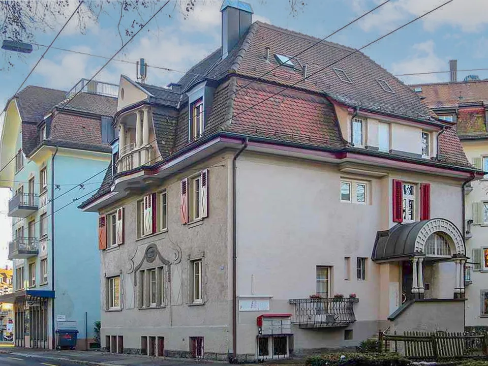 Altbaucharme trifft Rendite - Wohn- und Geschäftshaus an Toplage