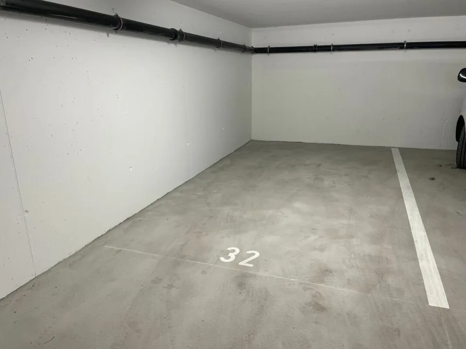 Garagenplatz in moderner Einstellhalle