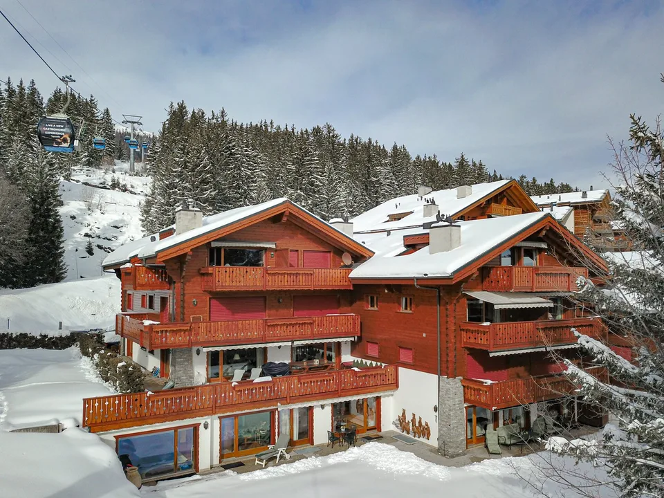 Prächtige 5,5-Zimmer-Wohnung Ski-in Ski-out mit atemberaubendem Blick – Foto 25 von 27