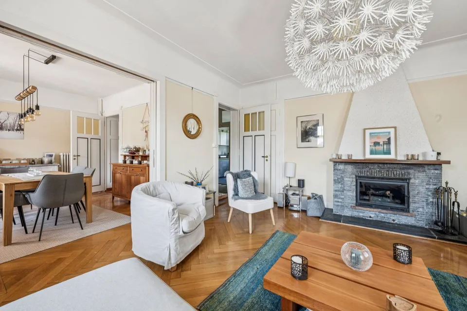 Villa mit 13 Zimmern und separater Wohnung, Blick auf See und Berge