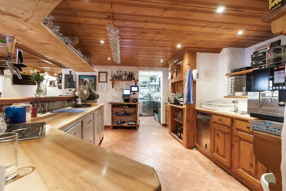 Charming restaurant with accommodation ? An iconic address in the heart of Pays-d'Enhaut