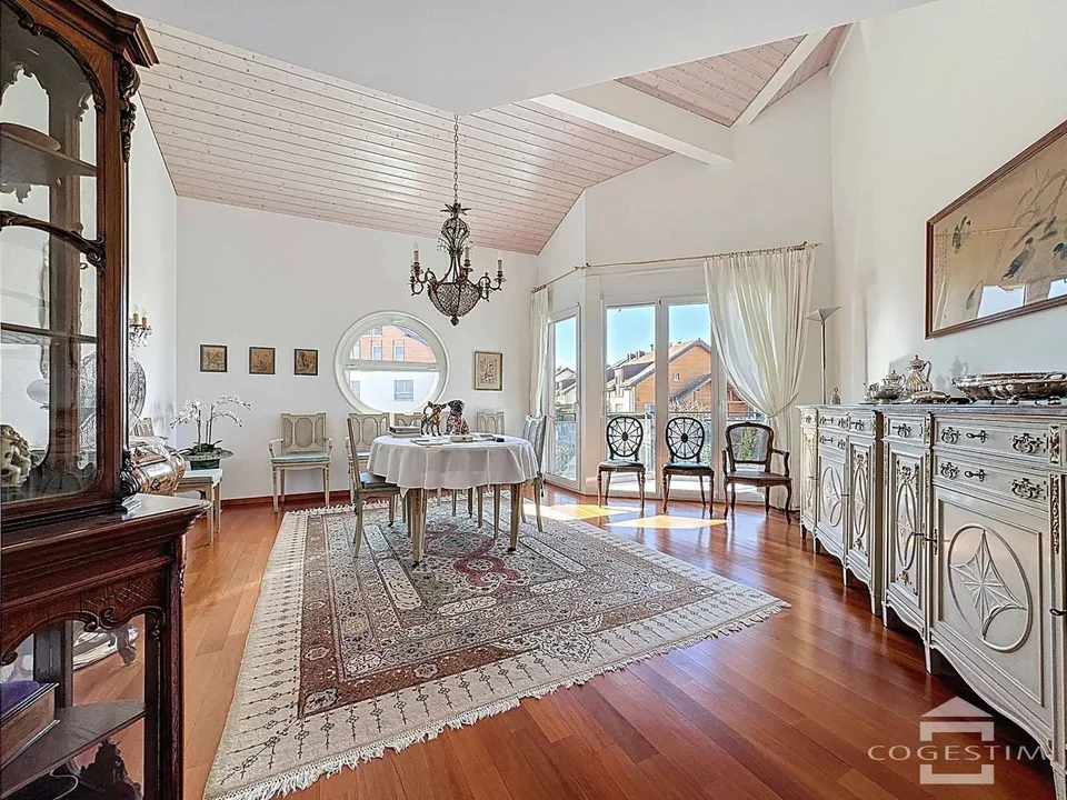 Magnifique duplex en attique de 6.5 pièces