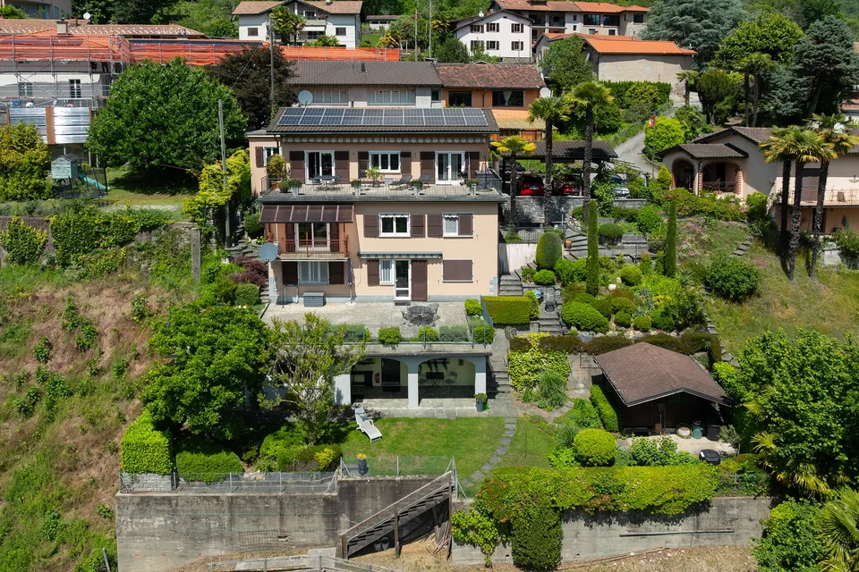 Liegenschaft mit zwei Wohnungen, Loggia und herrlicher Panoramasicht