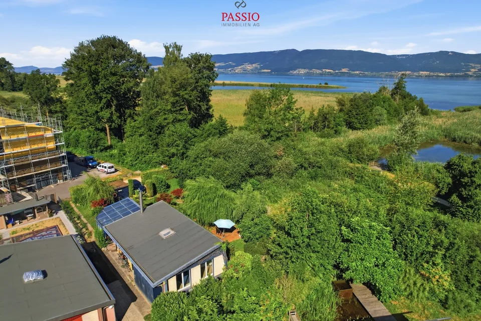 Holiday paradise with private land directly on Lake Neuchâtel