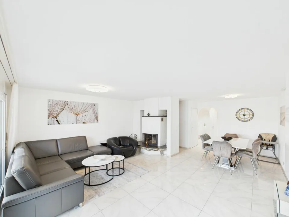 Maison mitoyenne de 6,5 pièces avec jardin et carport double