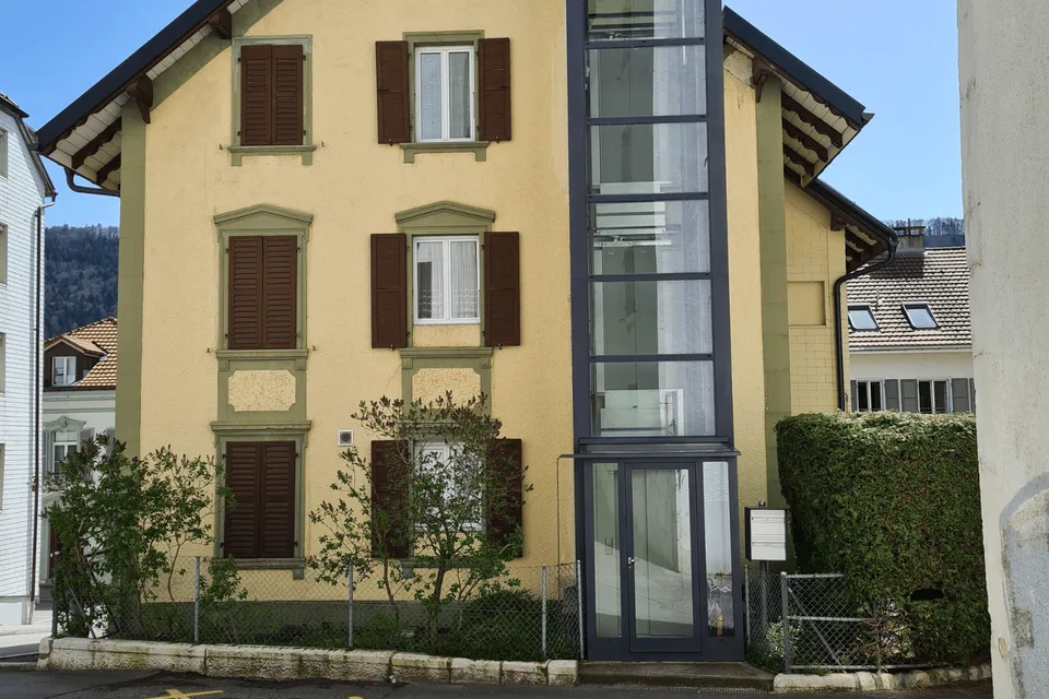 Charmanter Wohnbau in Viager, teilweise bewohnt, in St-Imier