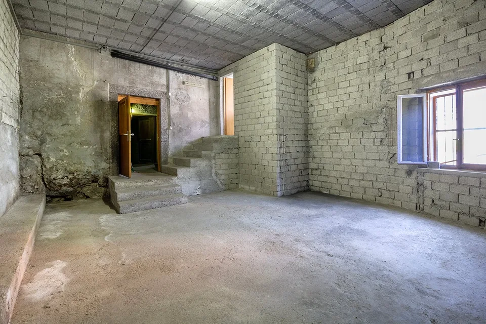 Großes Haus mit Entwicklungspotenzial in Osogna – Foto 8 von 9