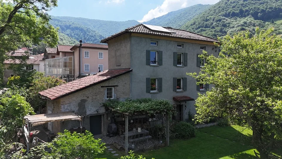 Casa Ticinese di carattere con splendido giardino e massima privacy a Bogno
