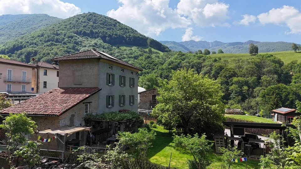 Casa Ticinese di carattere con splendido giardino e massima privacy a Bogno