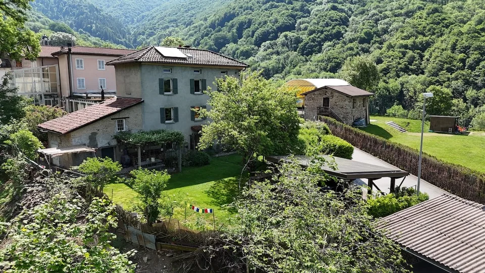 Casa Ticinese di carattere con splendido giardino e massima privacy a Bogno