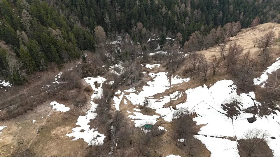 Terreni agricoli soleggiati in una posizione idilliaca