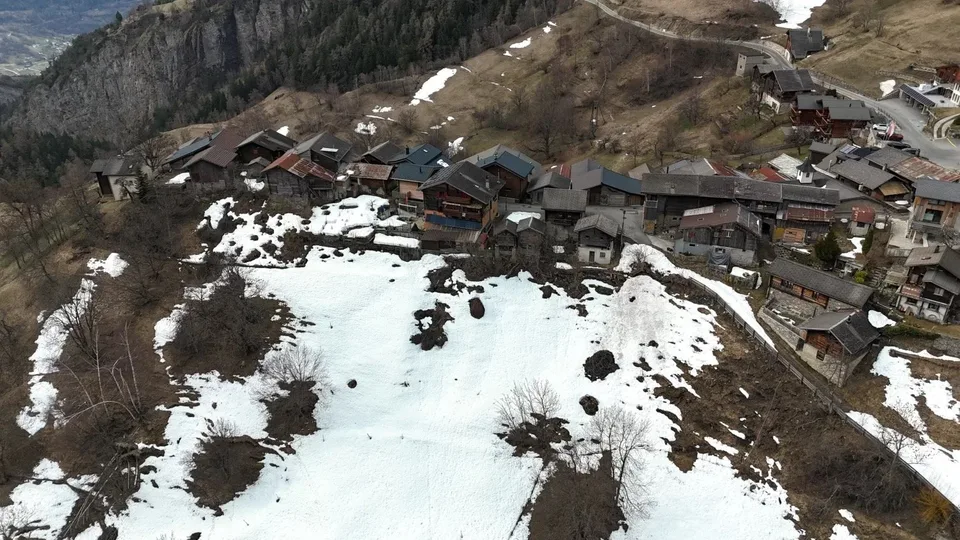Terreni agricoli soleggiati in una posizione idilliaca