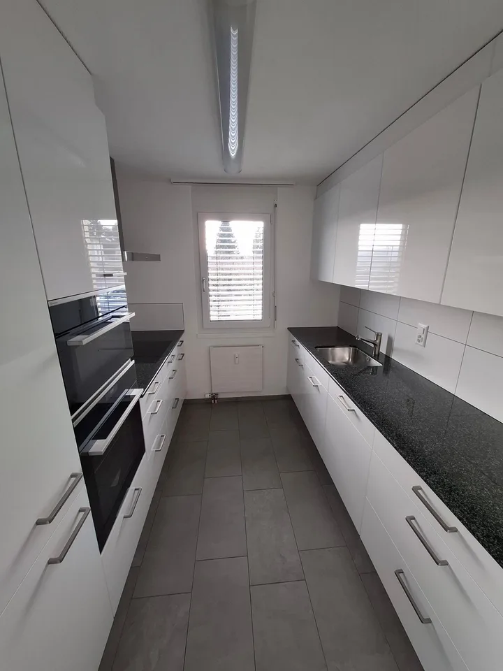 Bello appartamento di 4.5 locali con vista e garage singolo