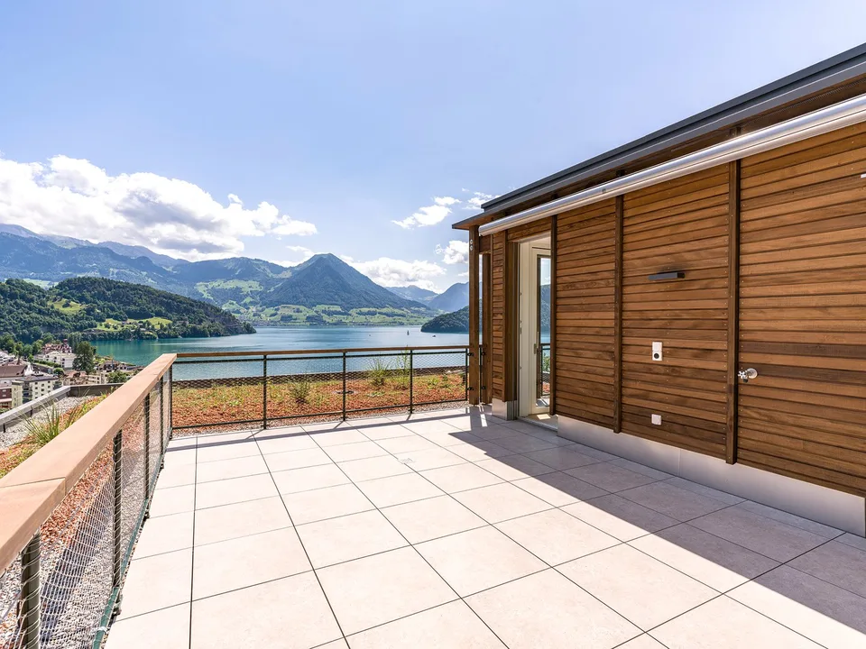 Appartement attique exclusif de 5,5 pièces à Vitznau – vivre avec vue sur le lac