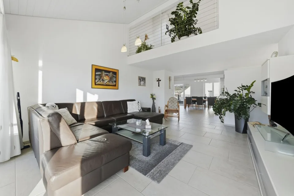 Grosszügige Dachmaisonettewohnung mit viel Licht und drei Balkonen