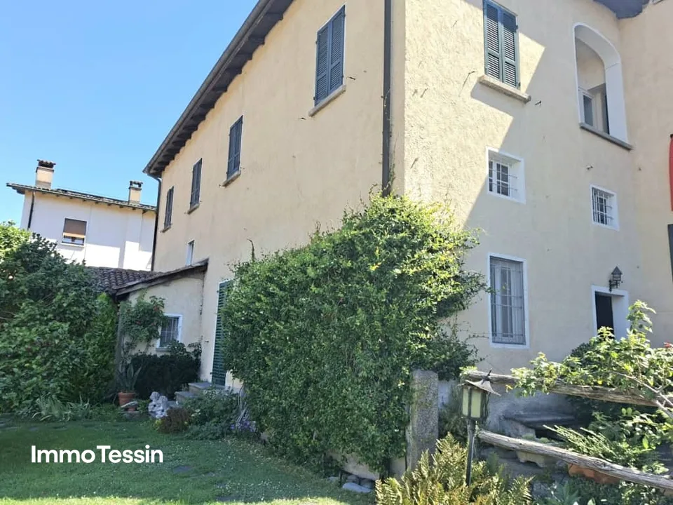 Appartement unique avec flair historique dans un ancien monastère au centre du village de Cadempino
