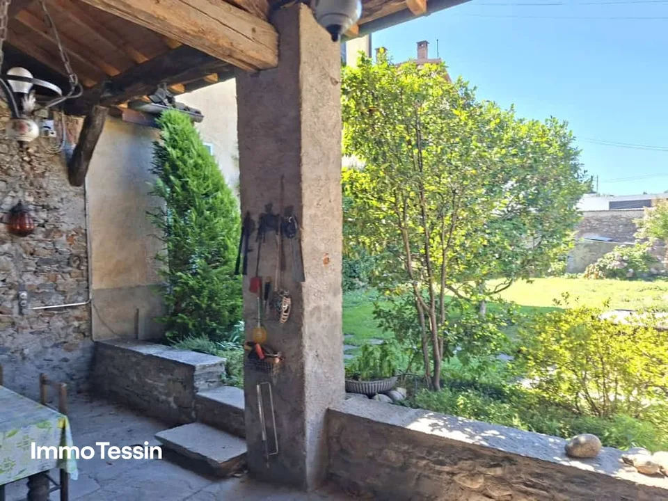 Appartement unique avec flair historique dans un ancien monastère au centre du village de Cadempino