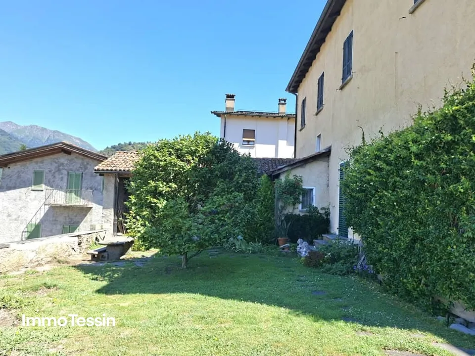 Appartement unique avec flair historique dans un ancien monastère au centre du village de Cadempino