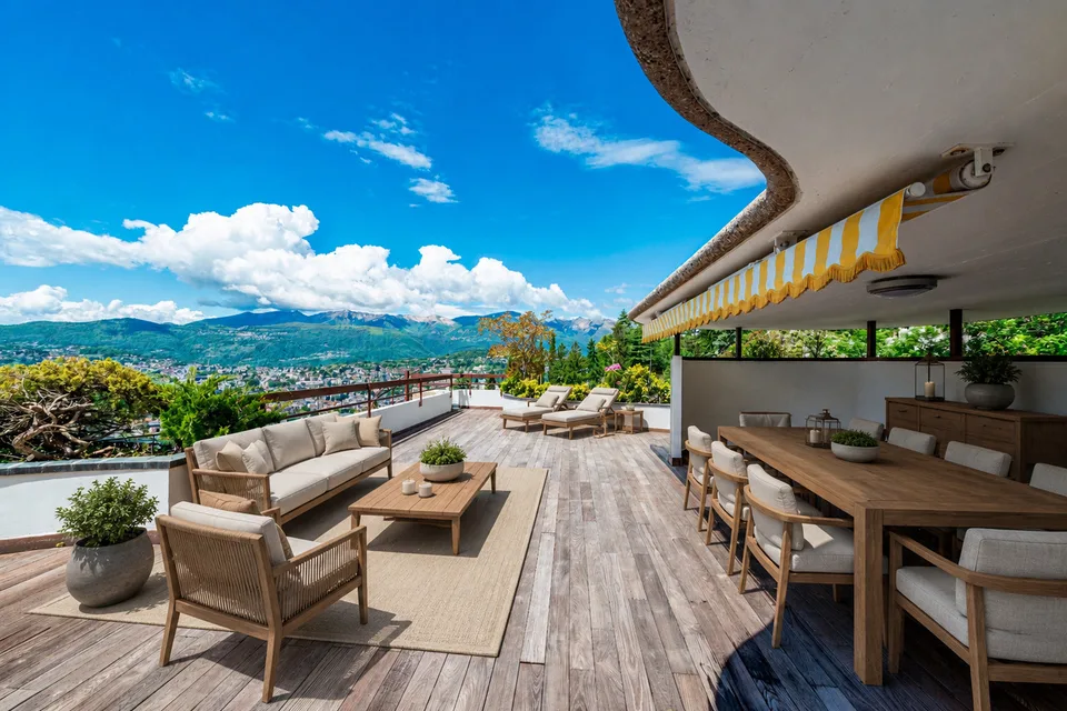 Attico moderno con splendida terrazza rooftop