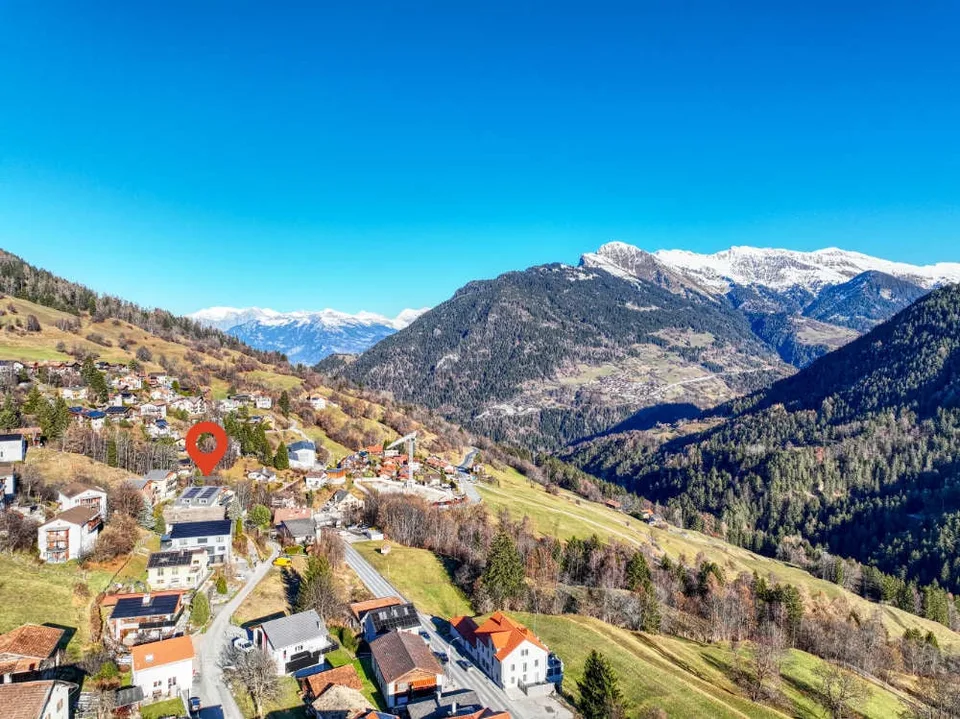 Beautiful Spacious First-Floor Apartment with a View
