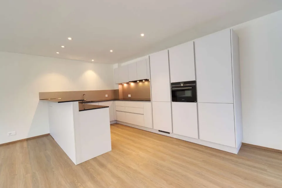 Beautiful Spacious First-Floor Apartment with a View