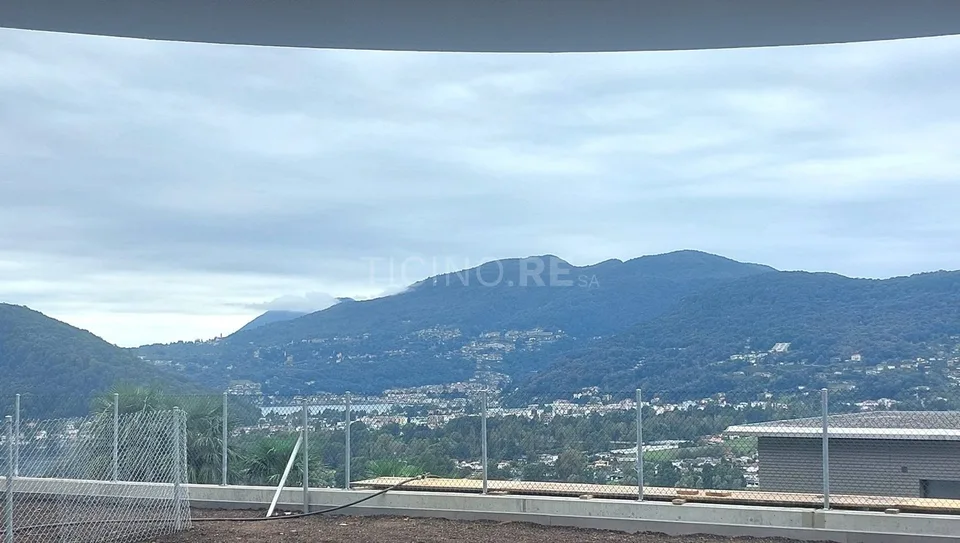Luxuriöse Wohnung in Montagnola mit Panoramablick und privatem Garten
