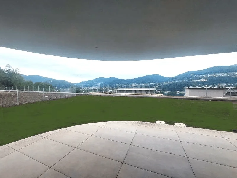 Montagnola: Lussuoso Appartamento con Vista Panoramica e Giardino Privato