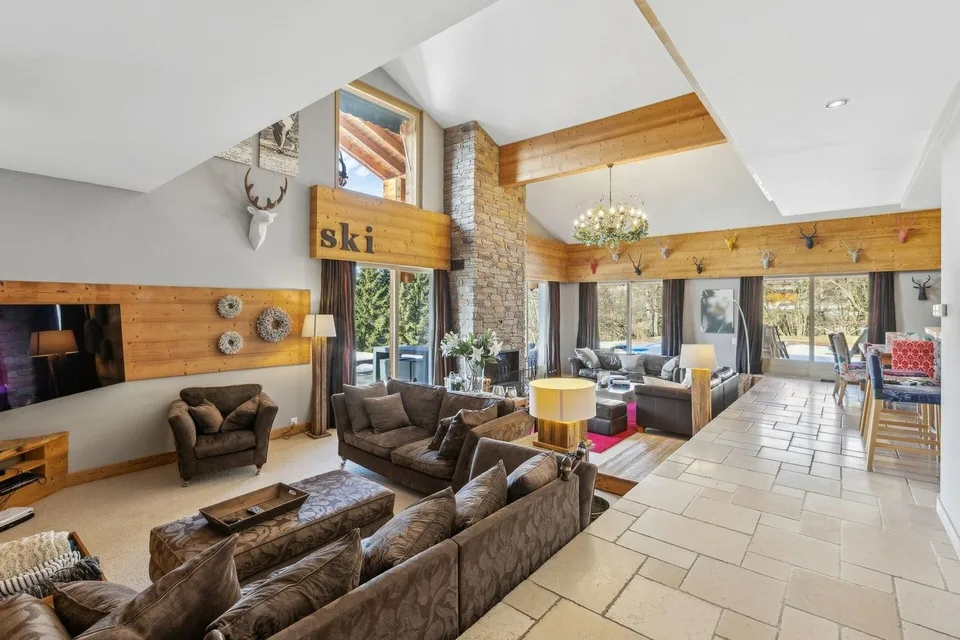Chalet Frimaire: propriété d'exception au centre de la station