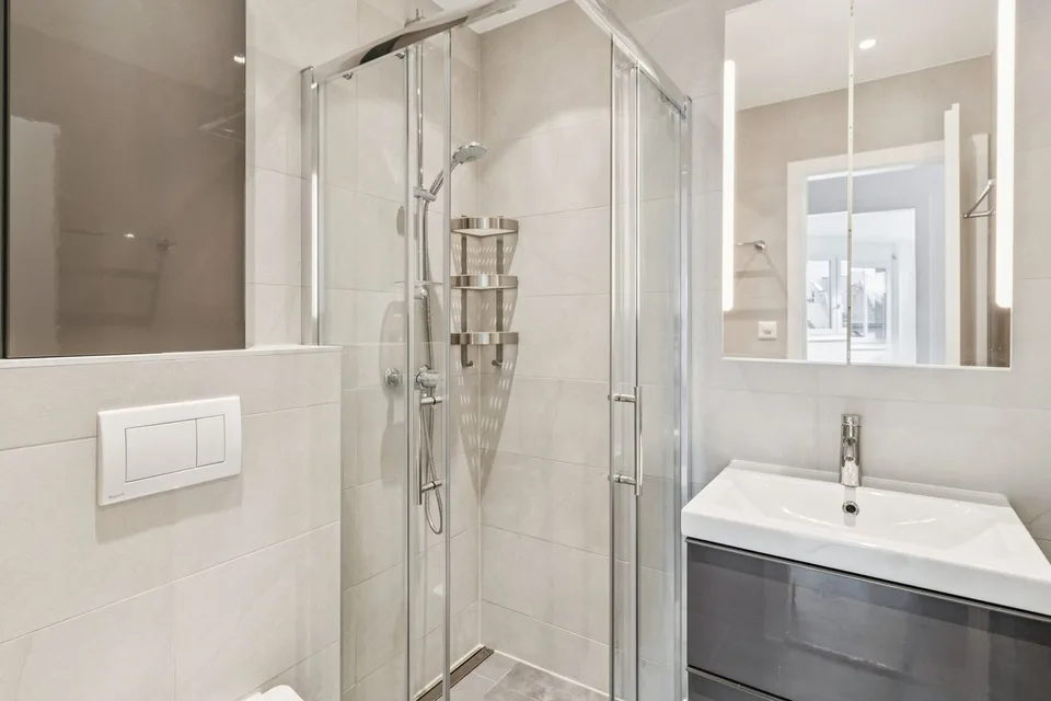 5,5 Zimmer renoviert mit unabhängigem Studio Eine seltene Gelegenheit – Foto 6 von 6