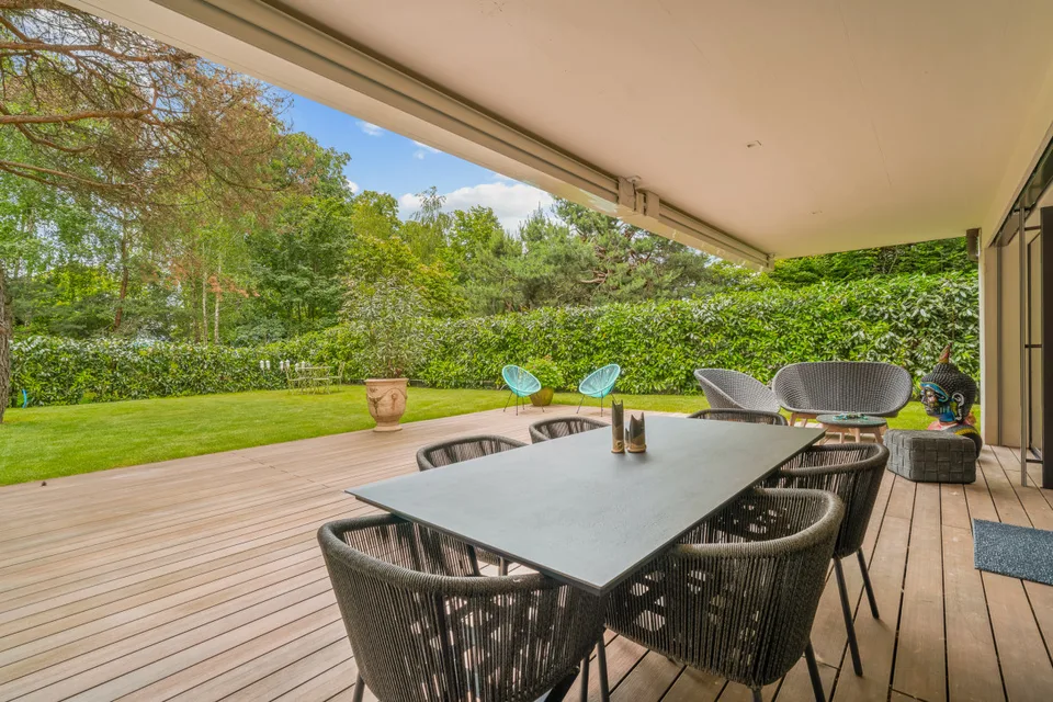 UNIQUE OPPORTUNITY IN CHAILLY WITH LARGE GARDEN