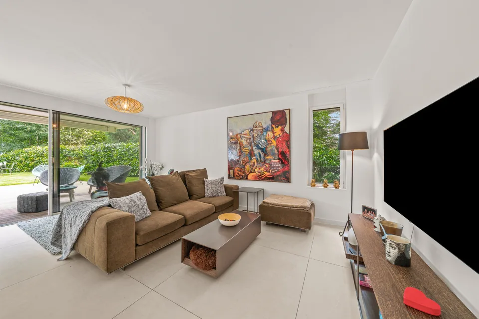 UNIQUE OPPORTUNITY IN CHAILLY WITH LARGE GARDEN