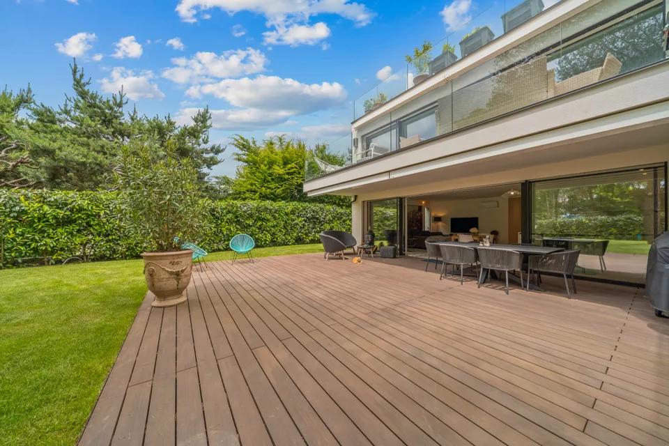 UNIQUE OPPORTUNITY IN CHAILLY WITH LARGE GARDEN