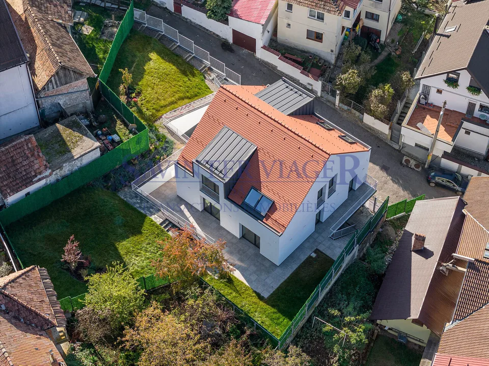 Rare! Centre historique de Brasov, Roumanie - Villa neuve