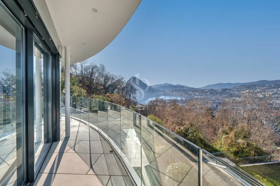 Moderne Villa mit Pool – Foto 12 von 16