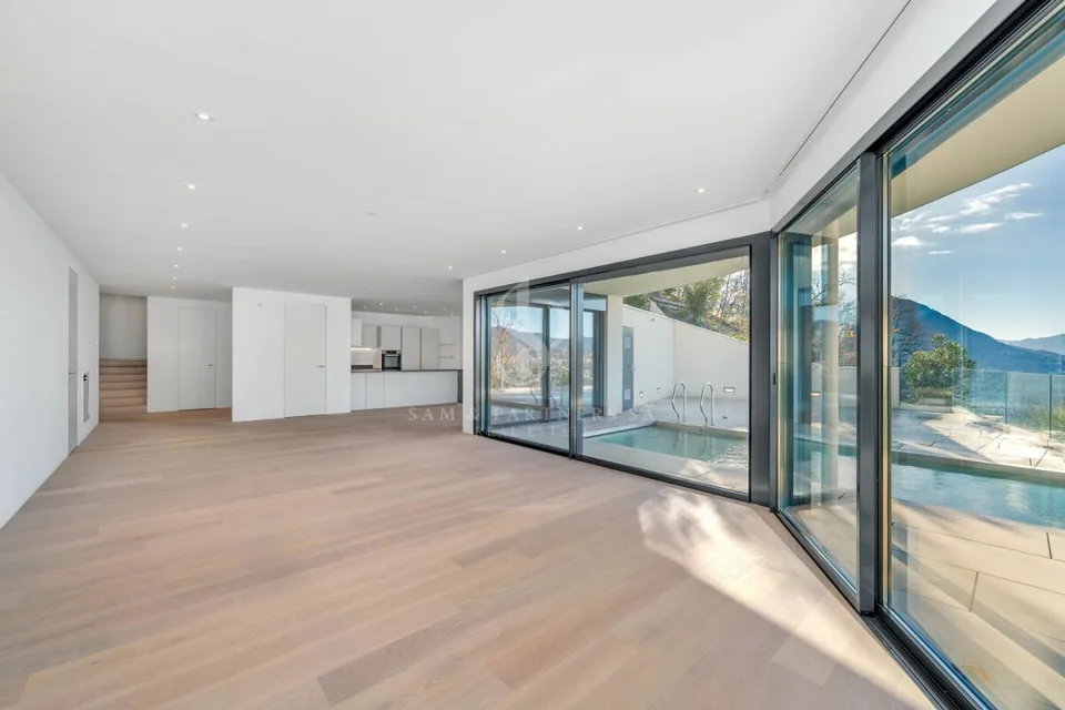 Moderne Villa mit Pool – Foto 6 von 16