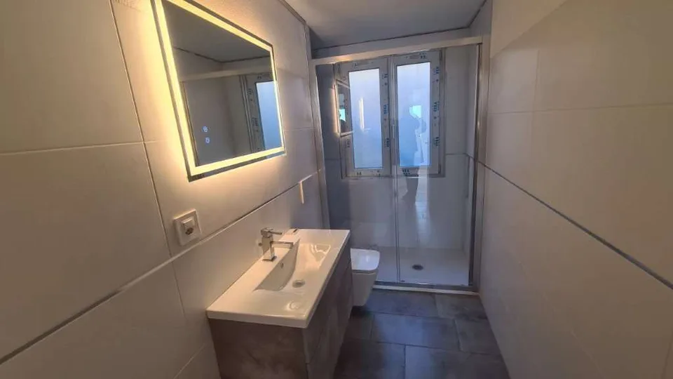 ROVIO: PANORAMISCHE VILLA 6.5 Zimmer RENOVIERTE – Foto 11 von 13
